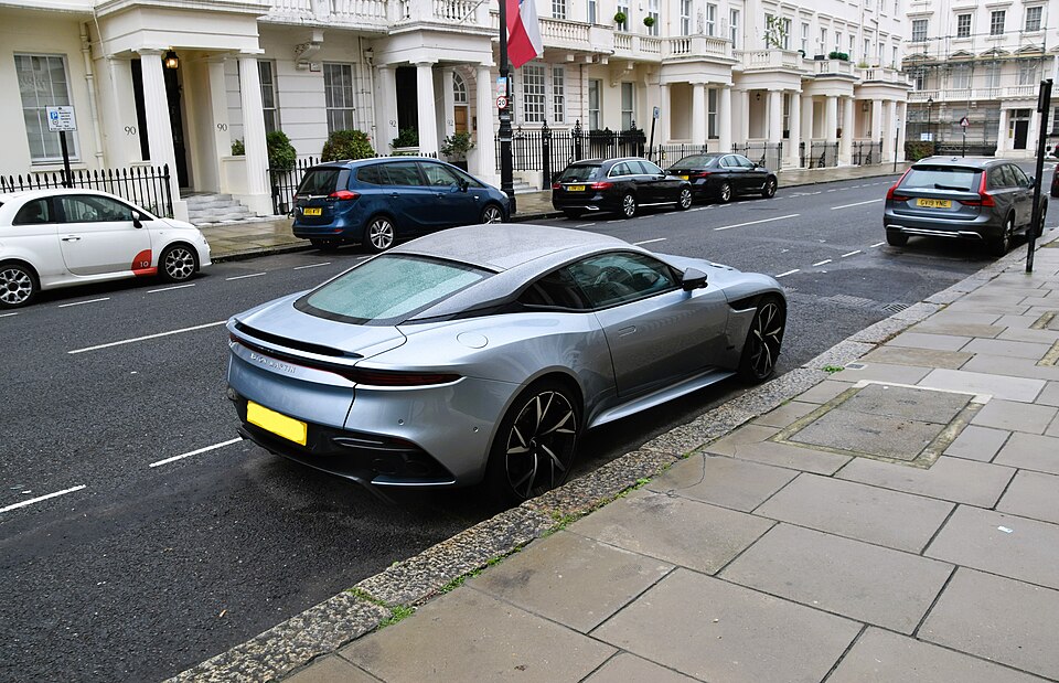 ASTON MARTIN DBS Coupe 5.2 V12 725cv
