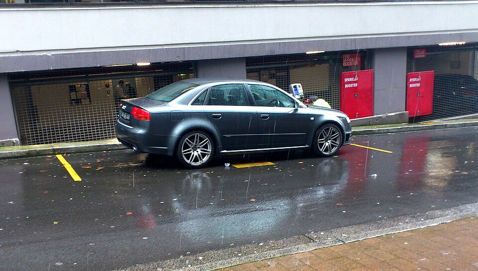 Audi RS4 4.2 Avant 32V FSI Quattro S-tronic