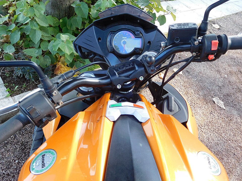 Benelli TNT 899