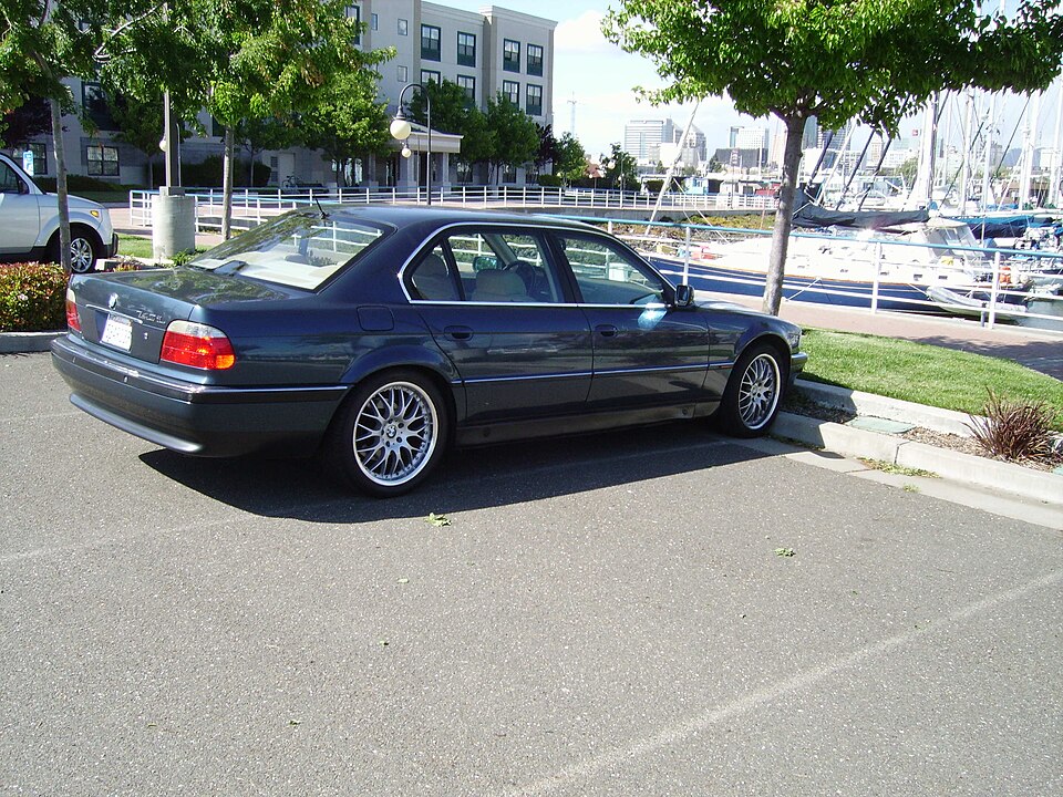 BMW 740i
