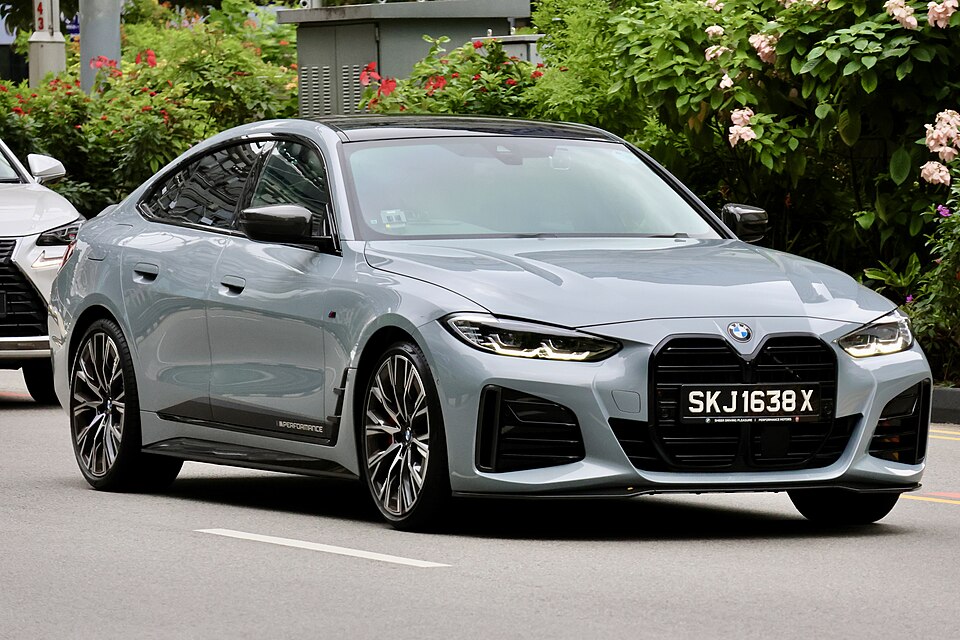 BMW i4 M50 (Elétrico)