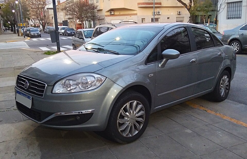 Fiat LINEA ESSENCE 1.8 Flex 16V 4p