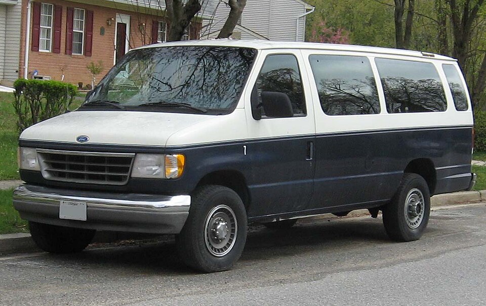 Ford Club Wagon V8