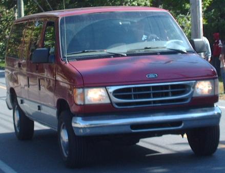 Ford Club Wagon XLT 4.9 V6