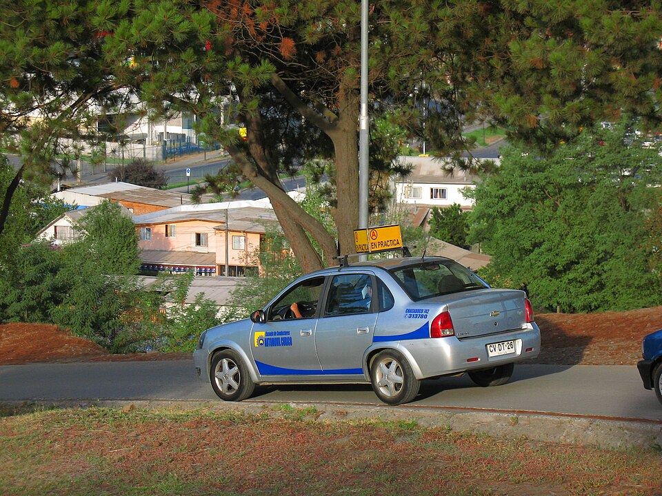 GM - Chevrolet Corsa Sedan GL 1.6  MPFI 4p