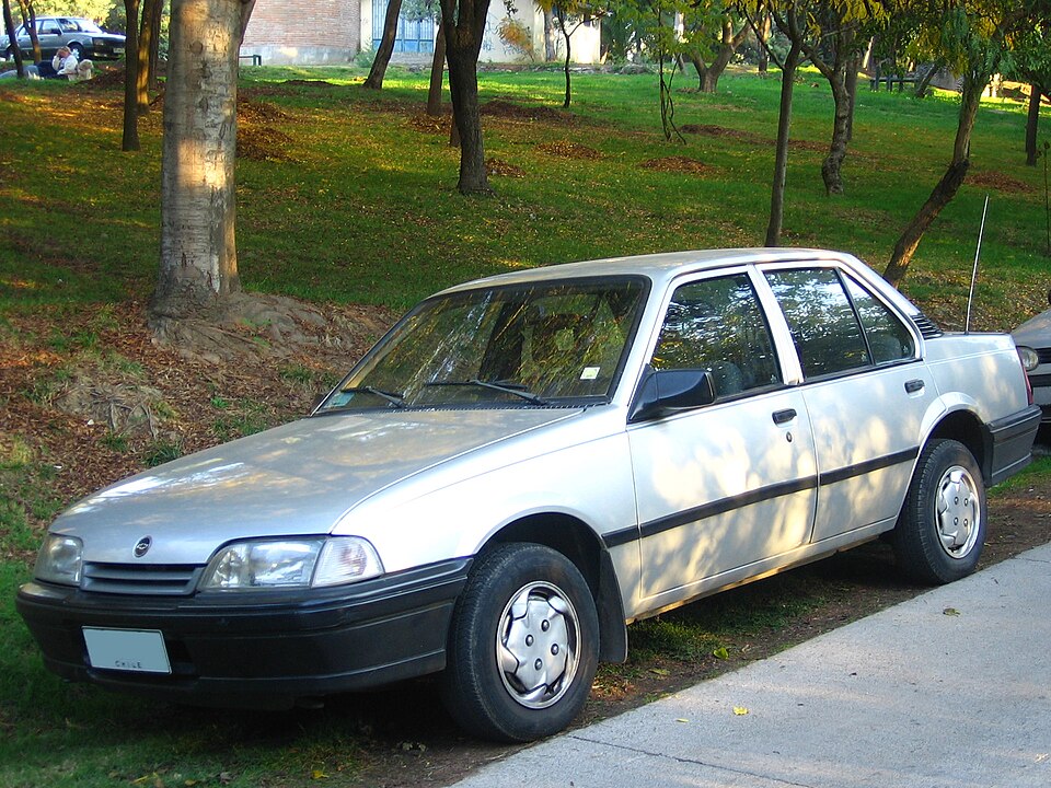 GM - Chevrolet Monza GL 1.8 EFI/ SL/ L/ 650/Barc. 2e4p