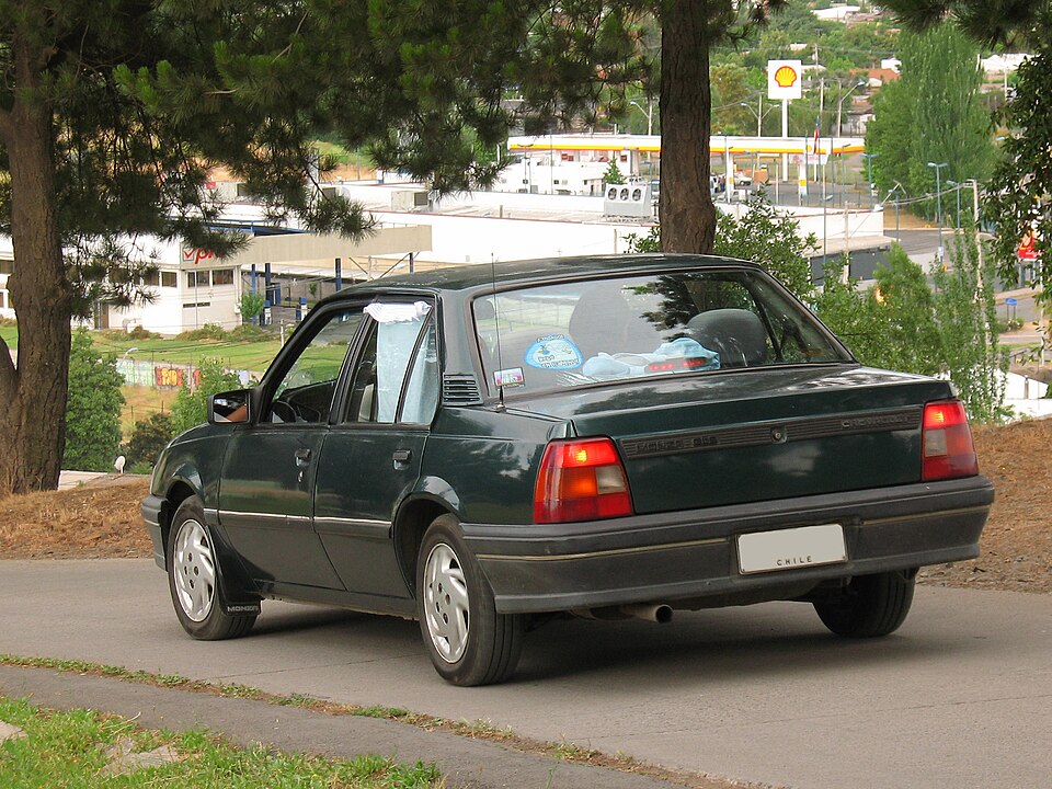 GM - Chevrolet Monza GLS/ Hi-Tech 2.0 EFI 2p e 4p