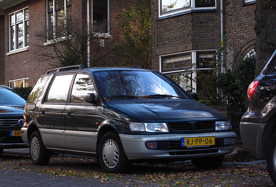 Mitsubishi Space Wagon GLS 2.4