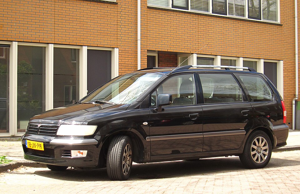 Mitsubishi Space Wagon GLXi 2.4 (Nova Série)