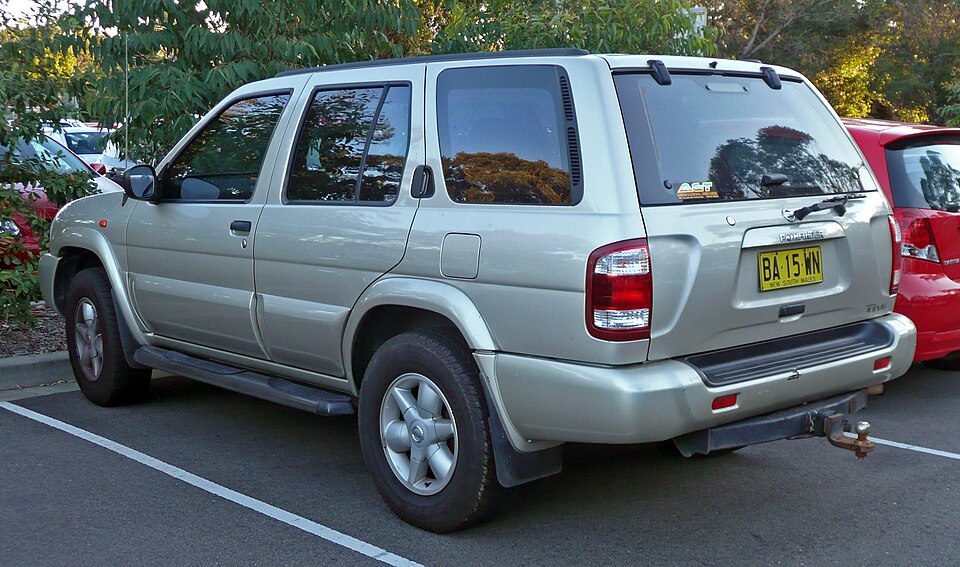 Nissan Pathfinder SE 3.3 V6 12V