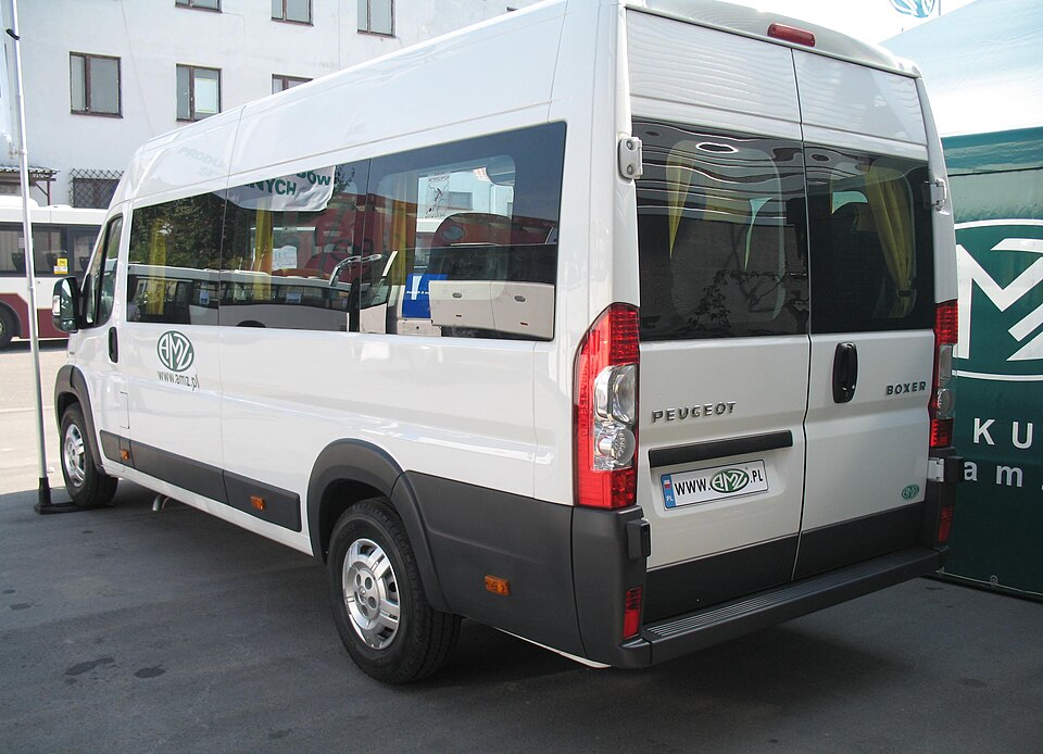 Peugeot Boxer Minibus Exec. 2.2 17L Turbo Diesel