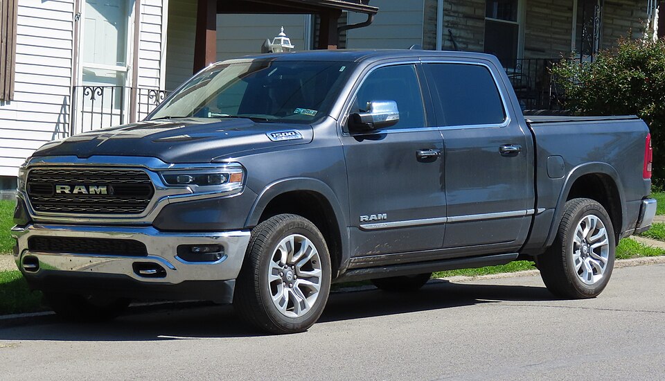 RAM 1500 REBEL 5.7 HEMI CD V8 4x4 Aut.