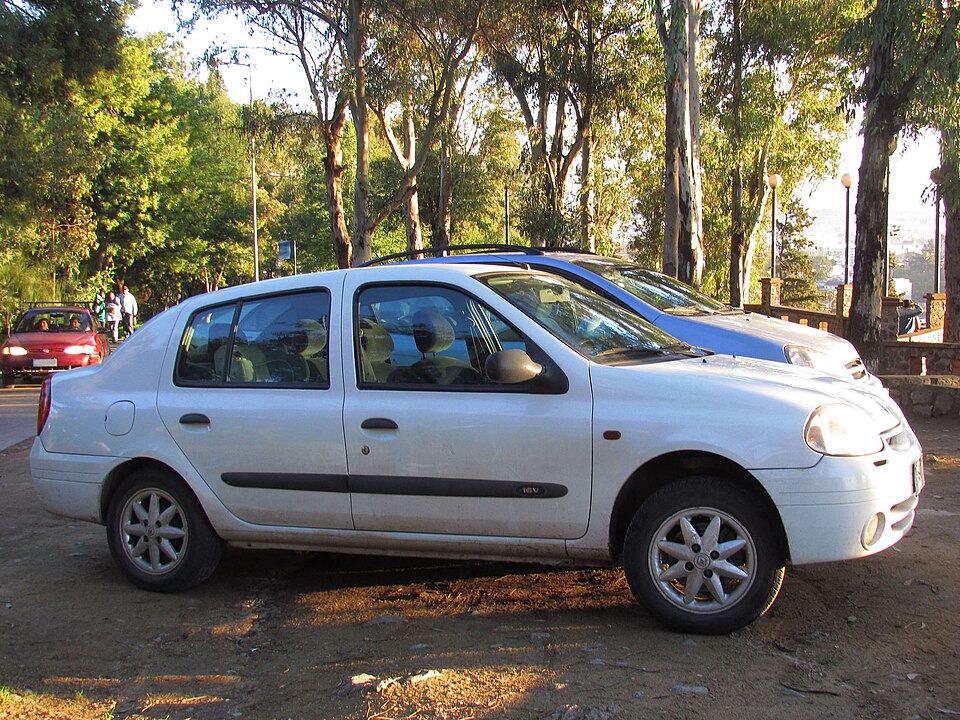 Renault Clio Sedan RN/ Expression 1.6 16V 4p