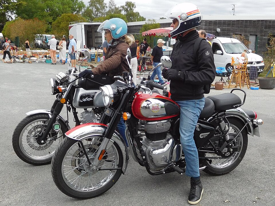 Royal Enfield Classic 350 Dark