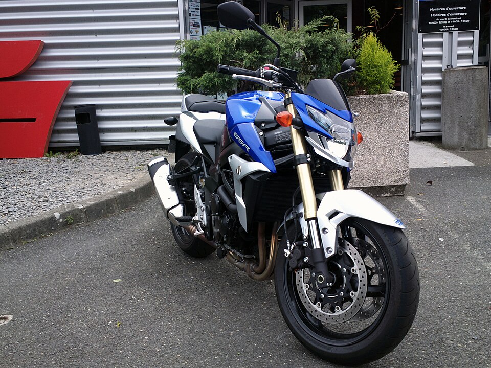 SUZUKI GSR 750