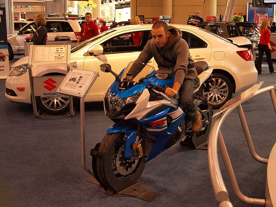 SUZUKI GSX 1300 B-KING