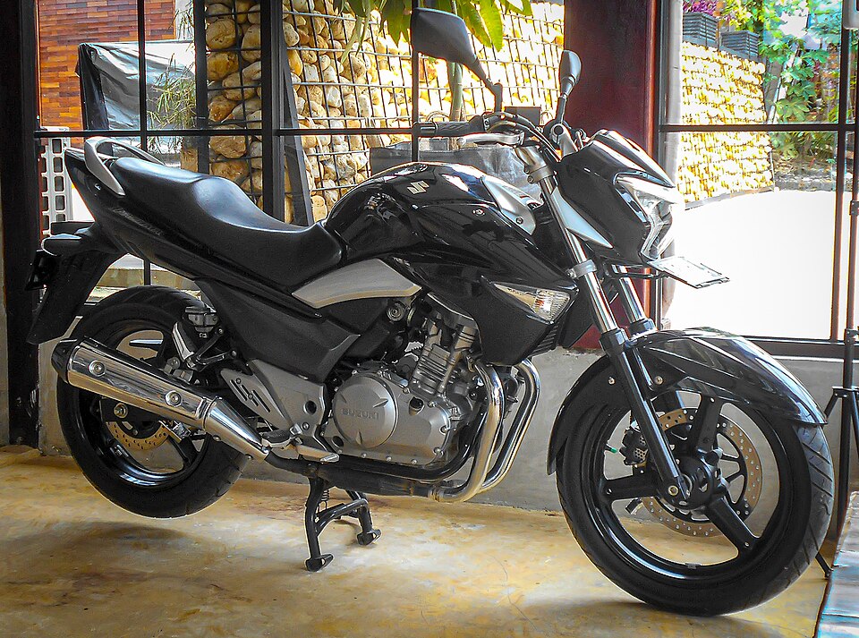 SUZUKI INAZUMA 250cc