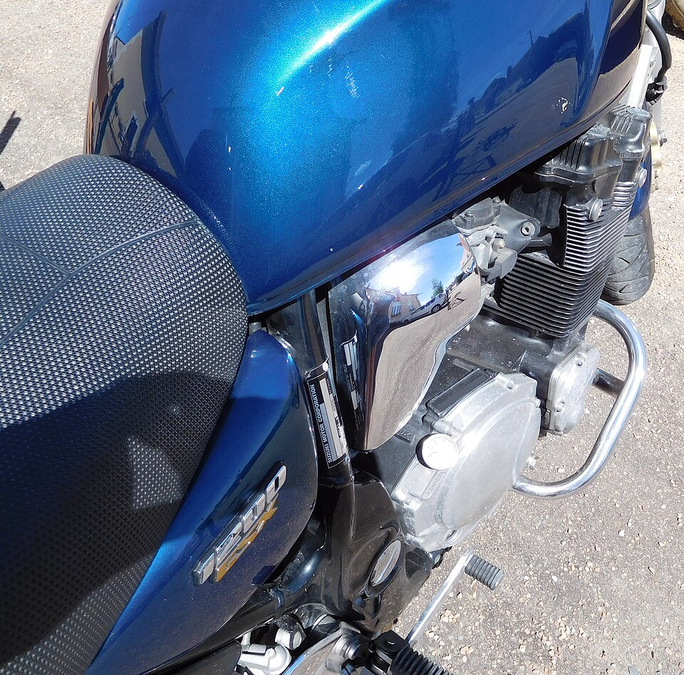 SUZUKI INAZUMA 250cc