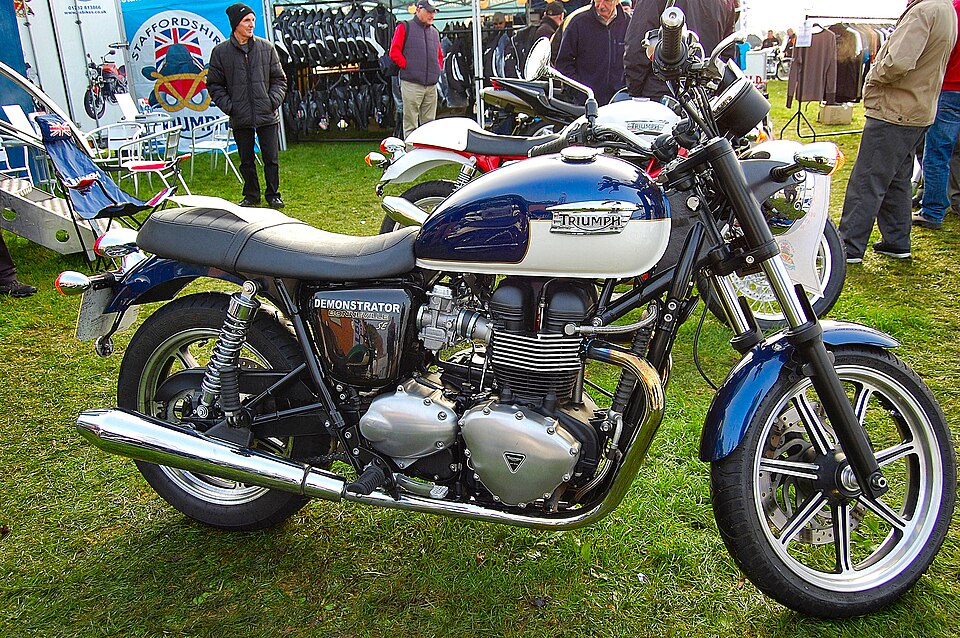 TRIUMPH BONNEVILLE T100 