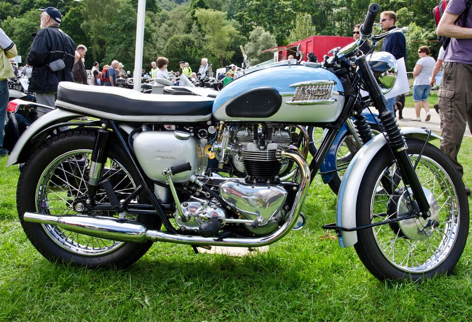 TRIUMPH BONNEVILLE T120 BLACK