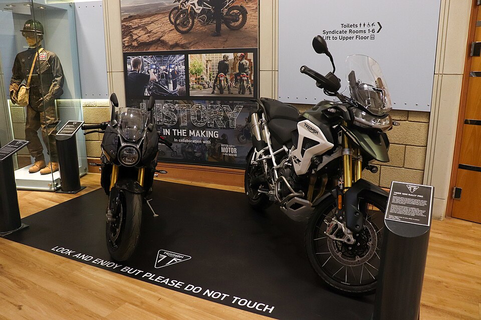 TRIUMPH Speed Twin 1200cc STEALTH EDITION