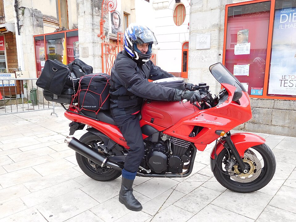 TRIUMPH SPRINT 900