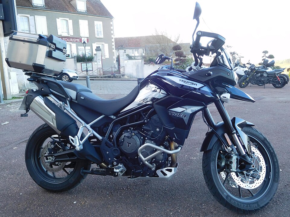 TRIUMPH TIGER 900