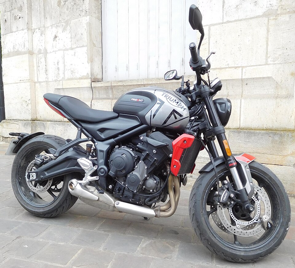TRIUMPH TRIDENT 660 TRIPLE TRIBUTE