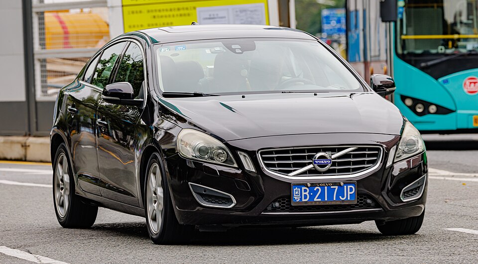 Volvo S60 T-4 MOMENTUM 2.0 190cv 4p