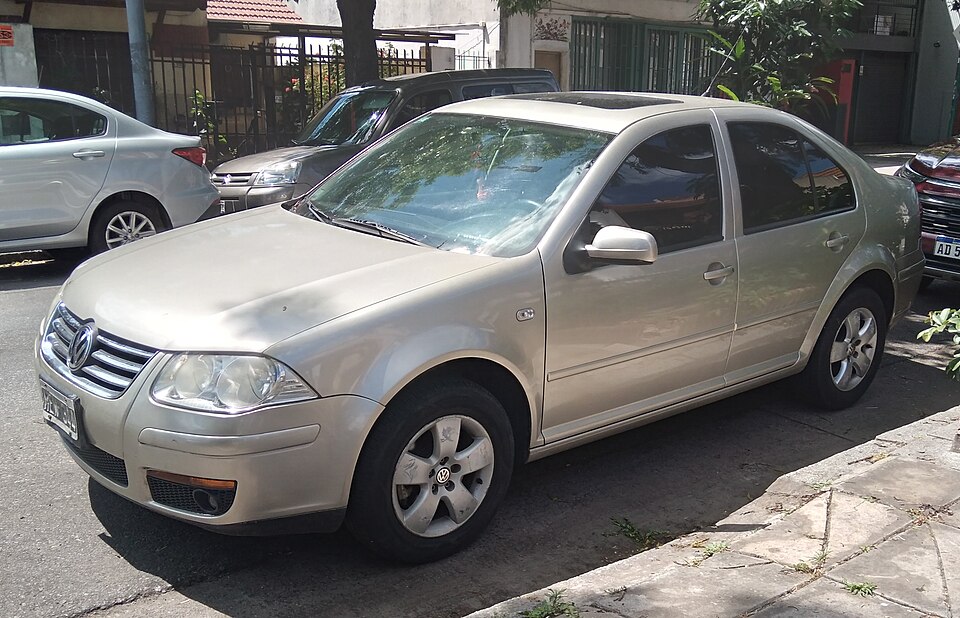 VW - VolksWagen Bora 2.0/ 2.0 Flex 8v Aut.