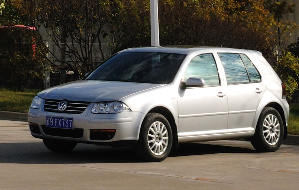 VW - VolksWagen Bora 2.0/ 2.0 Flex 8v Mec.