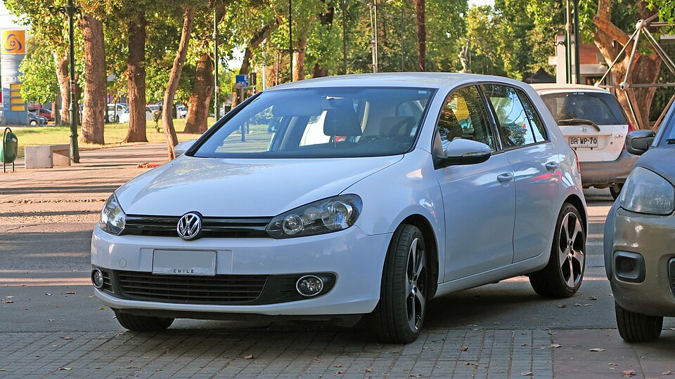 VW - VolksWagen Golf 1.6 Mi Total Flex 8V 4p
