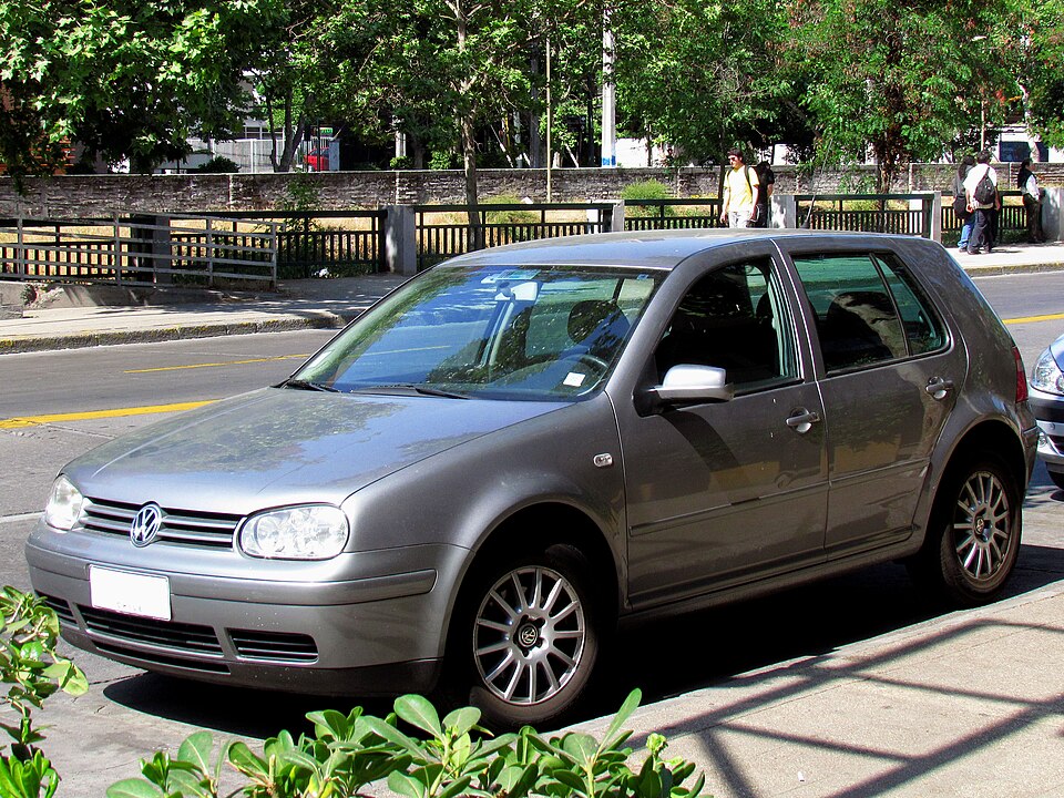 VW - VolksWagen Golf 2.0/ 2.0 Mi Flex Aut/Tiptronic.