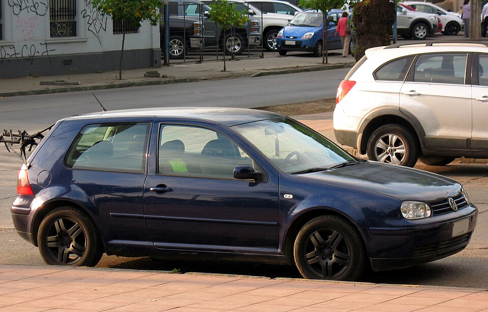 VW - VolksWagen Golf 2.0/2.0 T. Flex Mec.(Black & Silv)