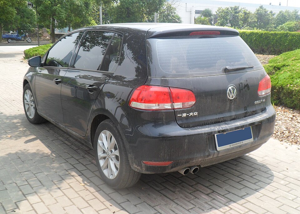 VW - VolksWagen Golf  BLACK EDITON 2.0 Mi T. Flex 8V Tip