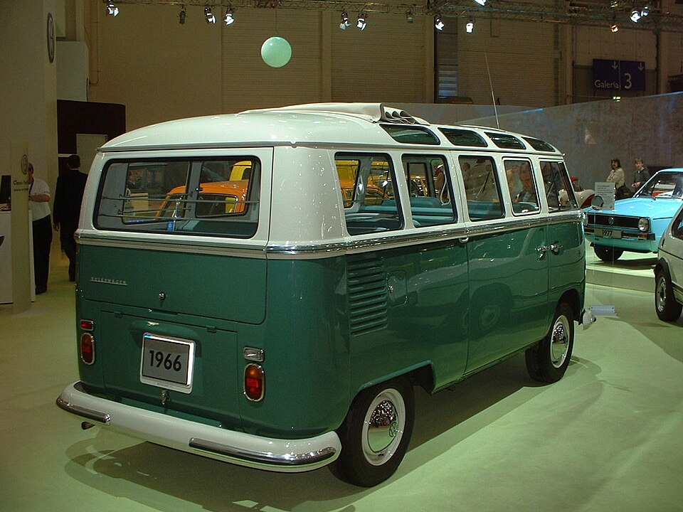 VW - VolksWagen Kombi Standard/ Luxo/ Série Prata
