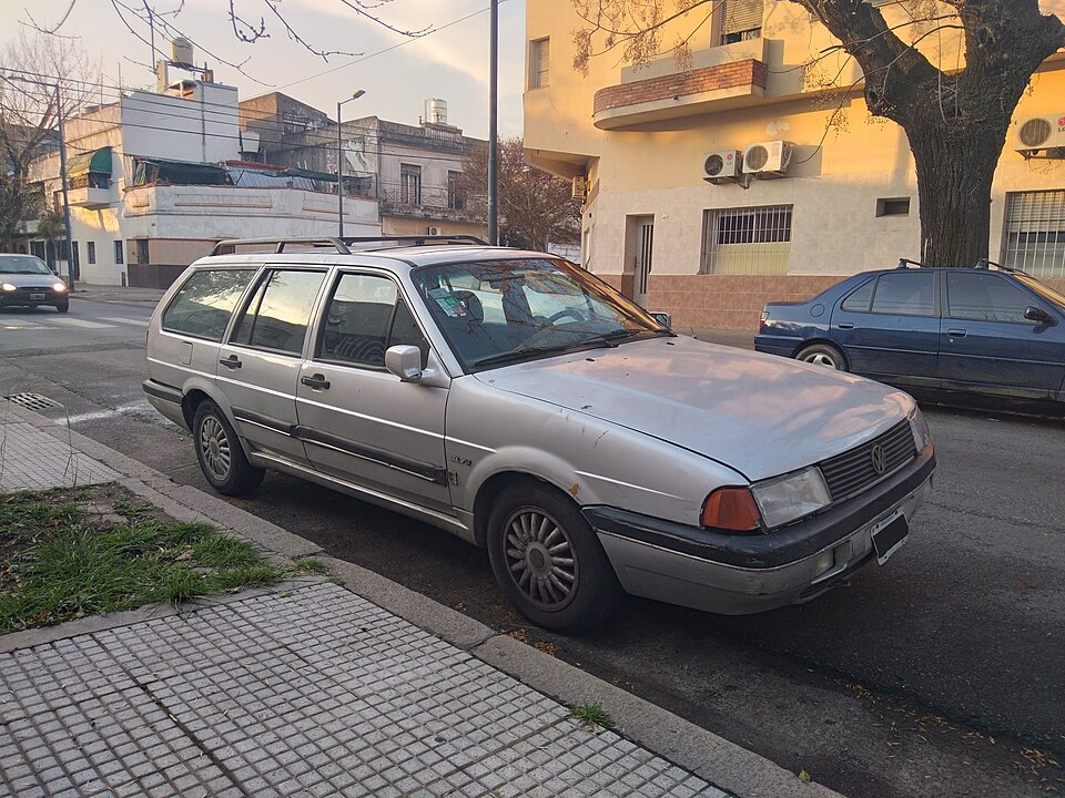 VW - VolksWagen Quantum GLSi / GLS 1.8/Sport/ Family 2.0