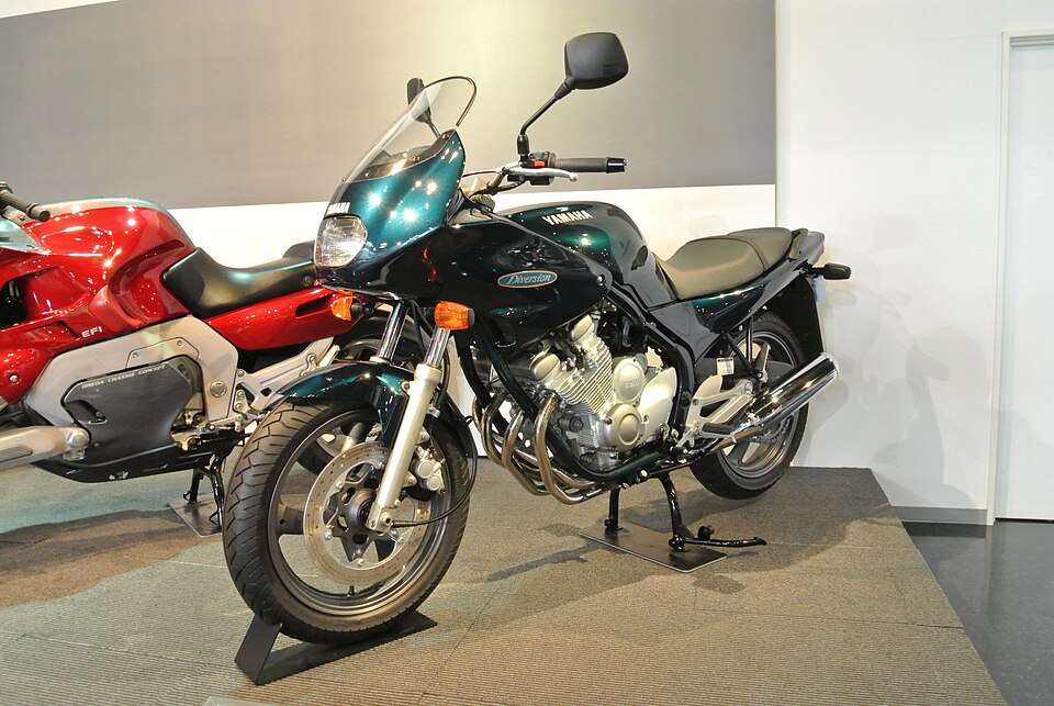 YAMAHA XJ 600