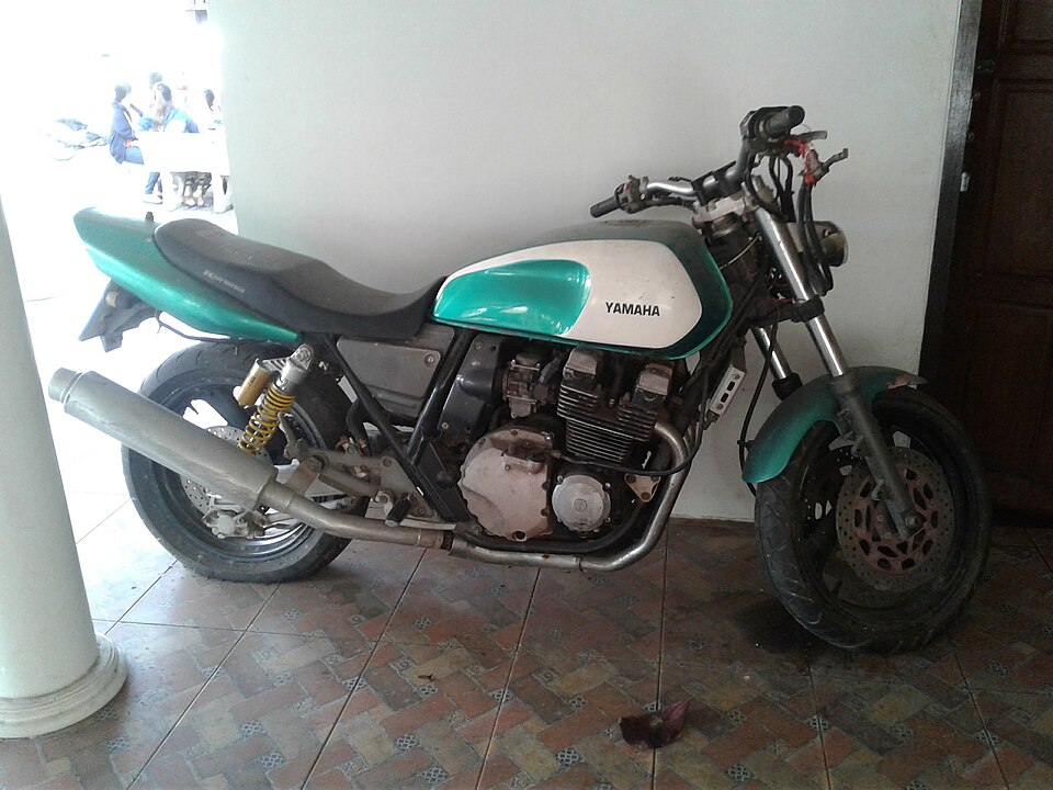 YAMAHA XJR 1200
